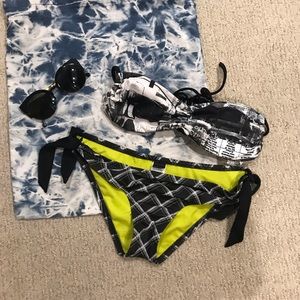 Hurley bikini! Backless bandeau & matching bottoms